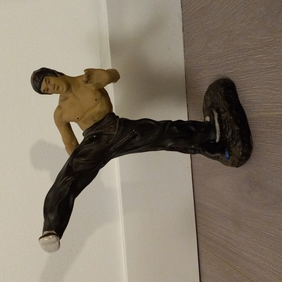 Bruce Lee hand sculpted sculptures figures - Picture 2 of 16